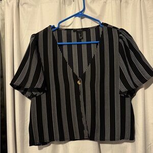 Forever 21 Women’s Striped Button Down Shirt in Black with White Stripe